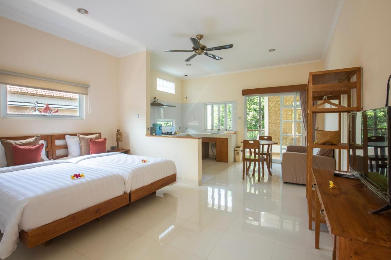 Donguri House Bali Bed & Breakfast Jimbaran  Exterior photo