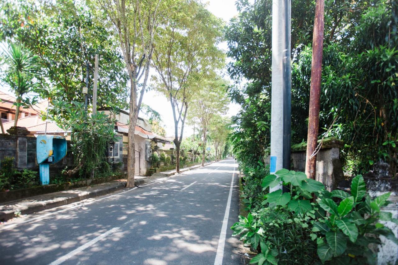 Donguri House Bali Bed & Breakfast Jimbaran  Exterior photo